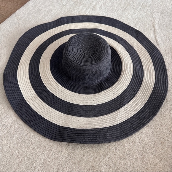 Banana Republic Accessories - Banana Republic Wide Hat/Fedora 👒